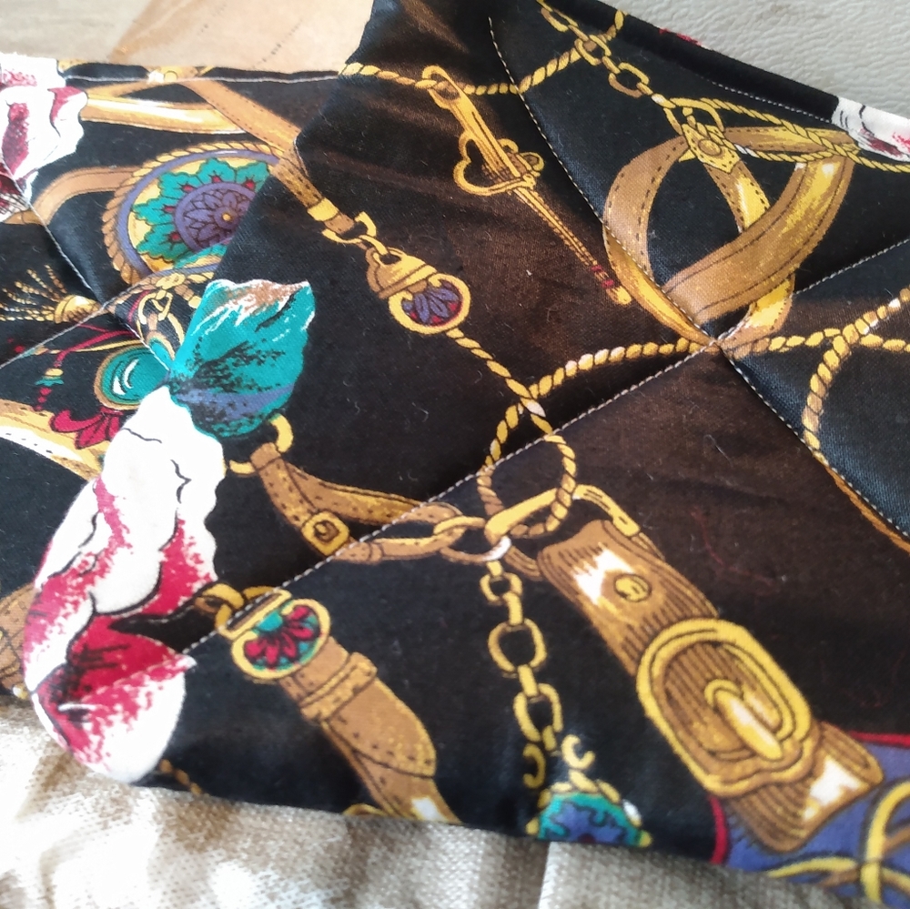 Chains with flowers potholders set of 2